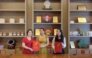 恭喜龍女士呂女士成功加入翌芙萊大家庭，成為翌芙萊美業(yè)傳播天使。